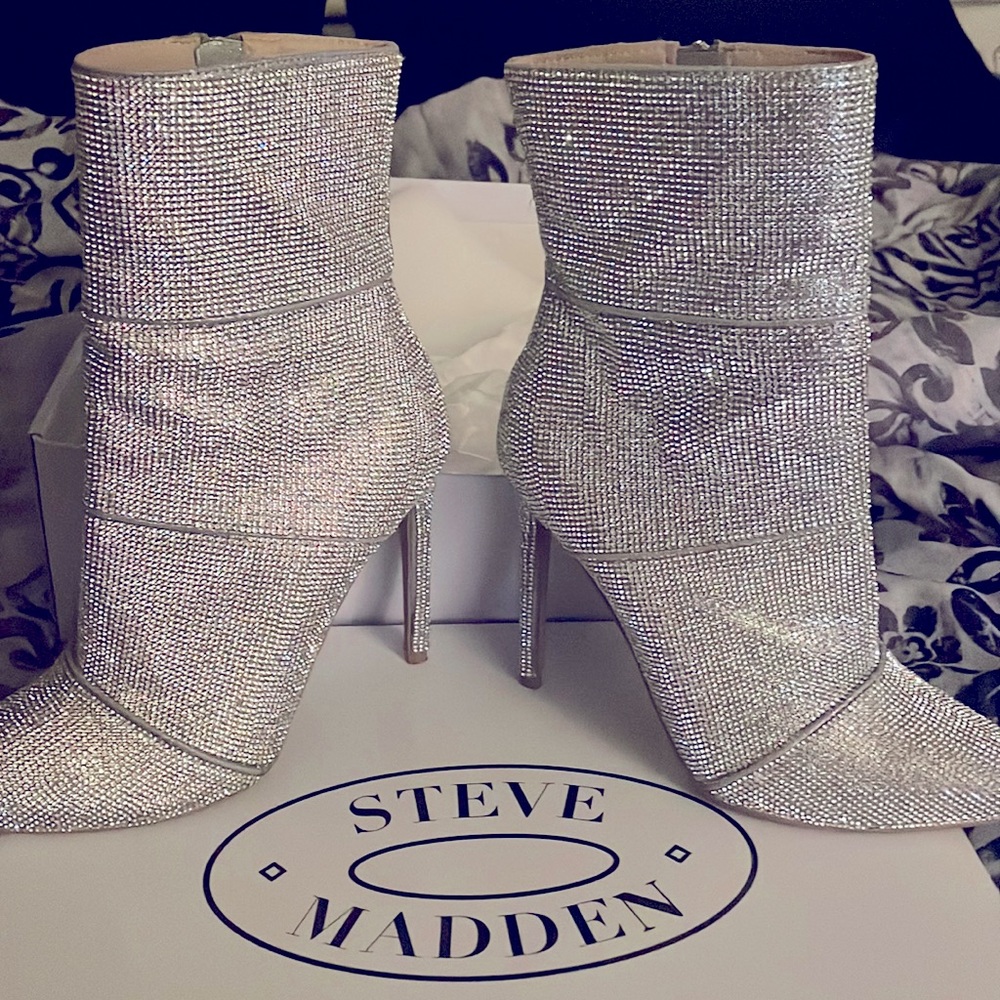 Like New Steve Madden Winona Rhinestones Boots